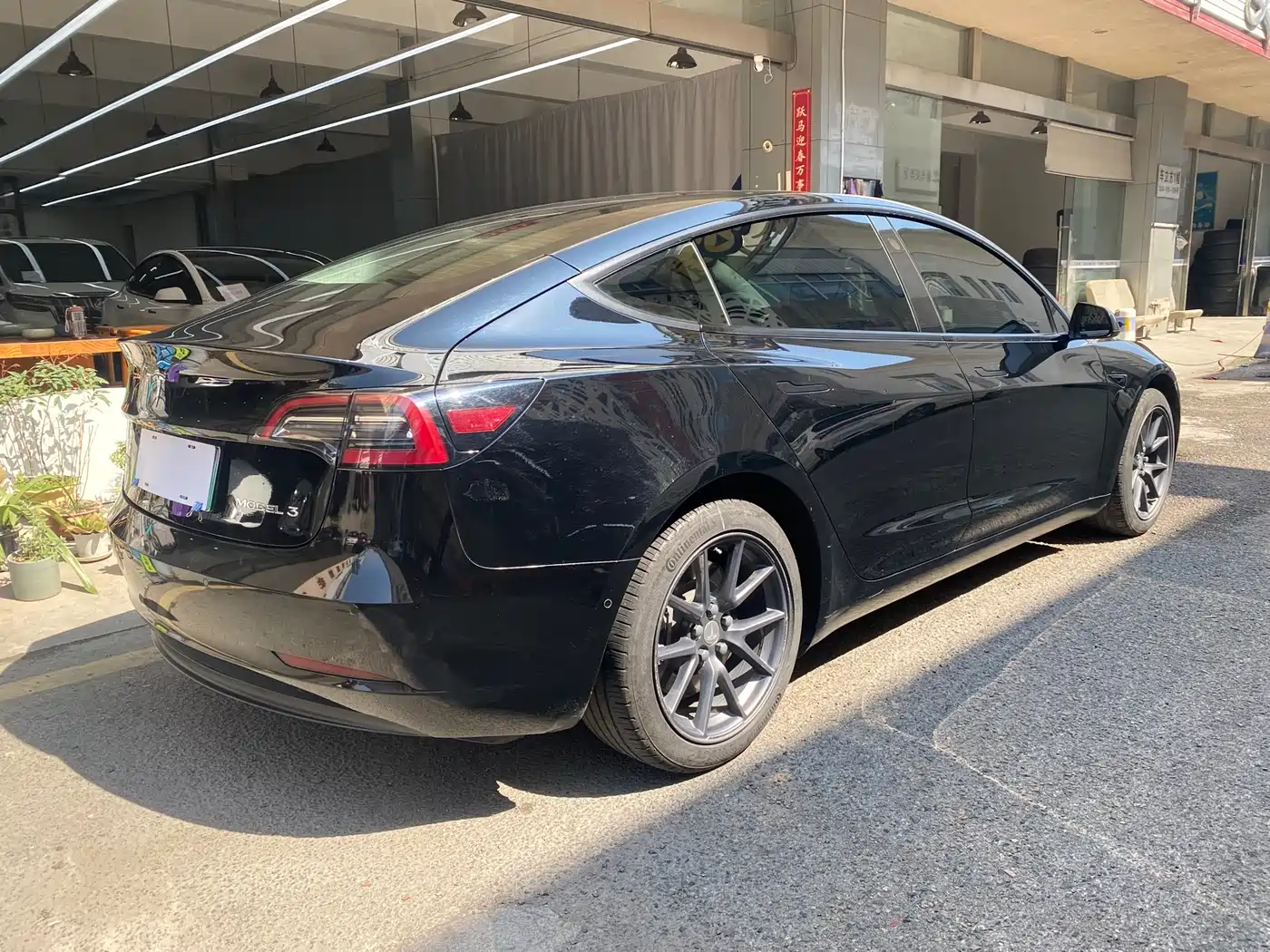 TESLA MODEL 3