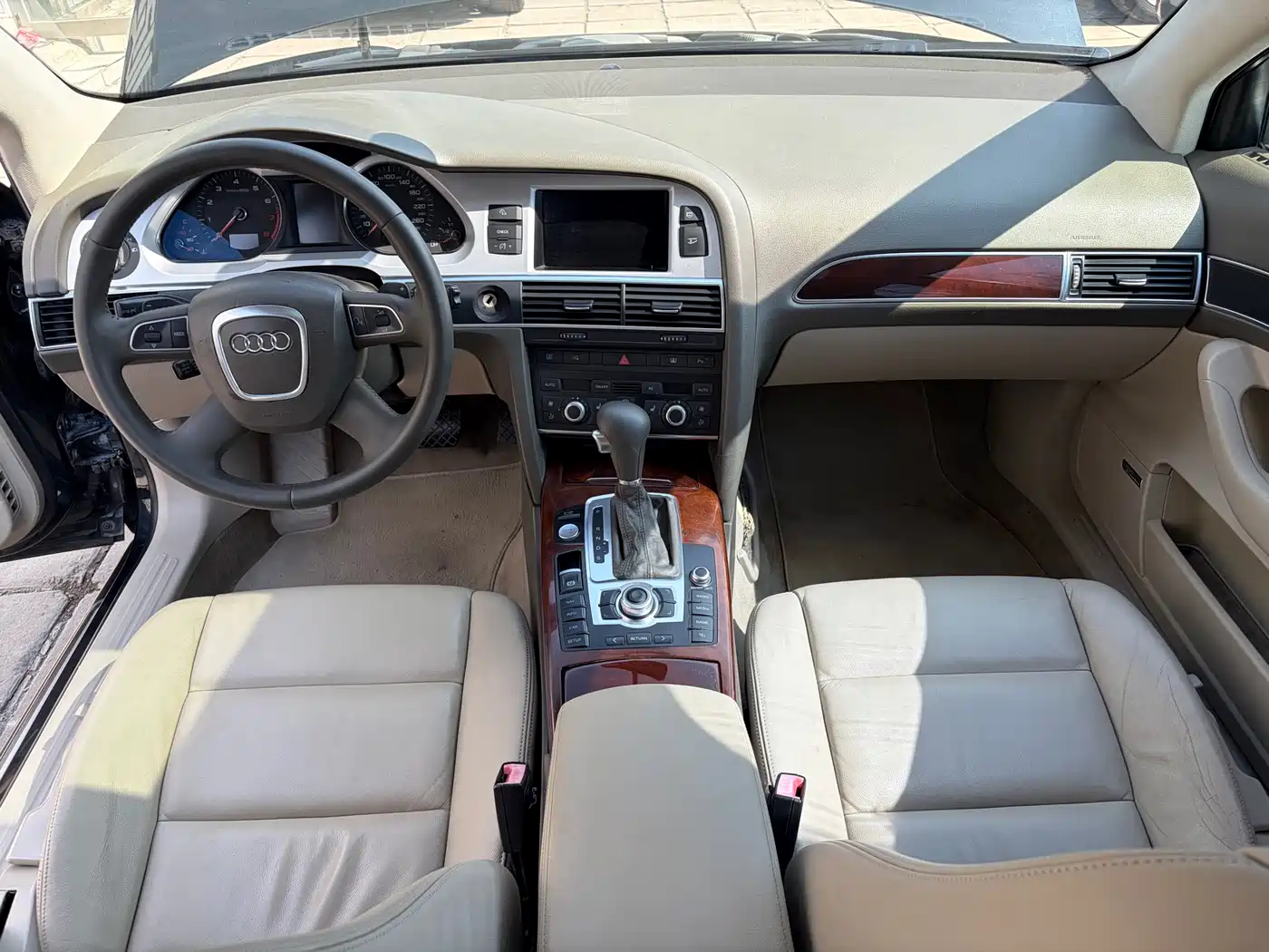 Audi A6L 2011 Model 2.4L Luxury фото 18