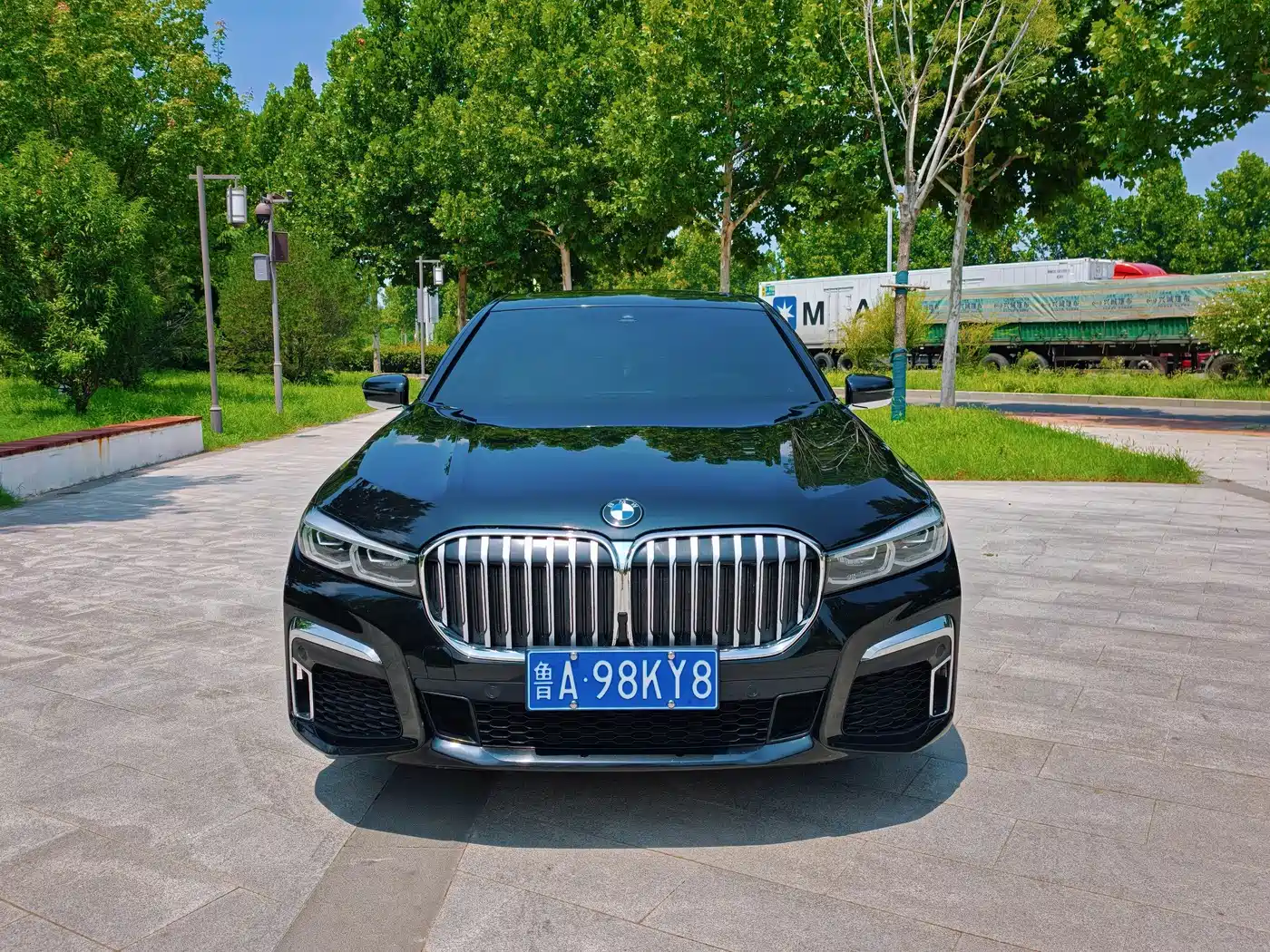 Photo 2 - BMW 7 Series