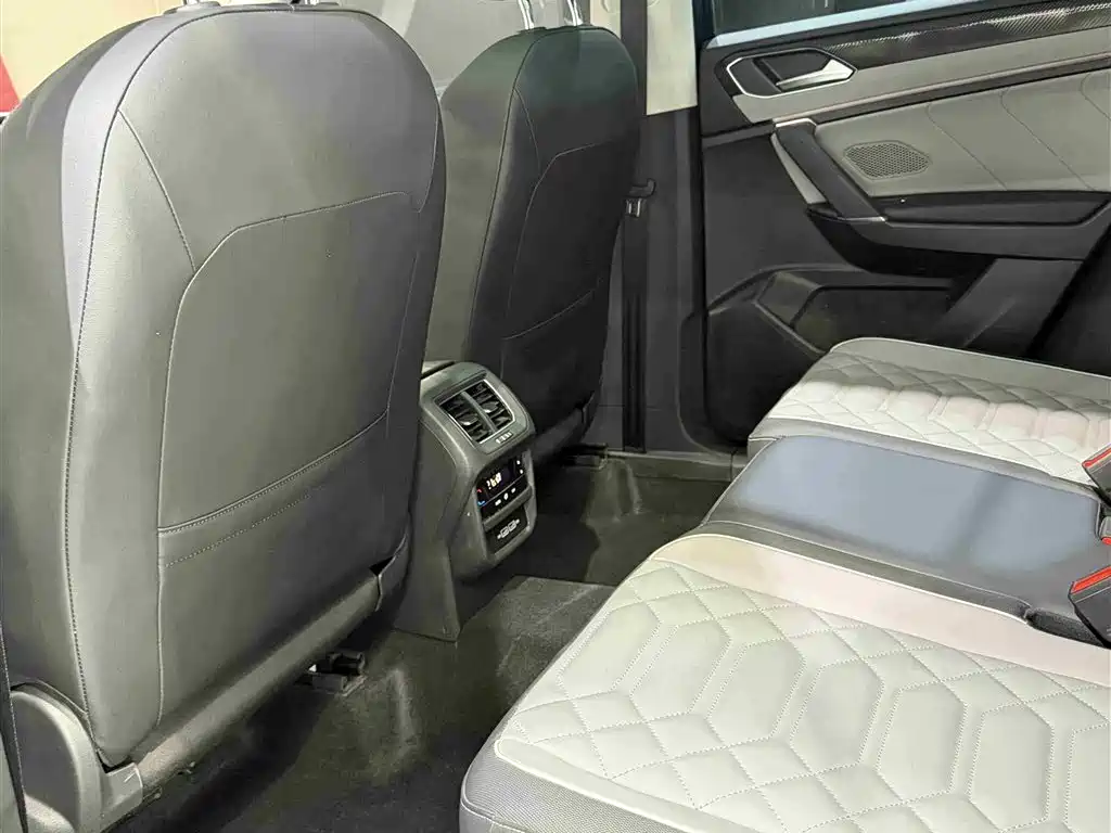 Volkswagen Tayron 2023 280TSI 2WD Luxury Plus Advanced Edition фото 10