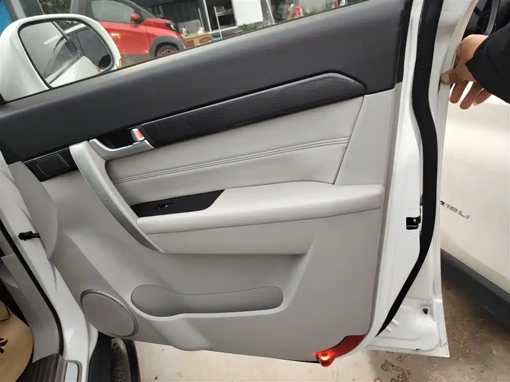 Chevrolet Captiva 2015 2.4L 2WD Urban Edition 5-seater фото 15