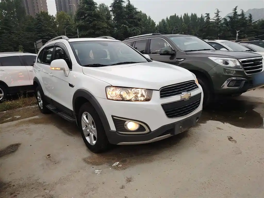 Chevrolet Captiva 2015 2.4L 2WD Urban Edition 5-seater фото 24