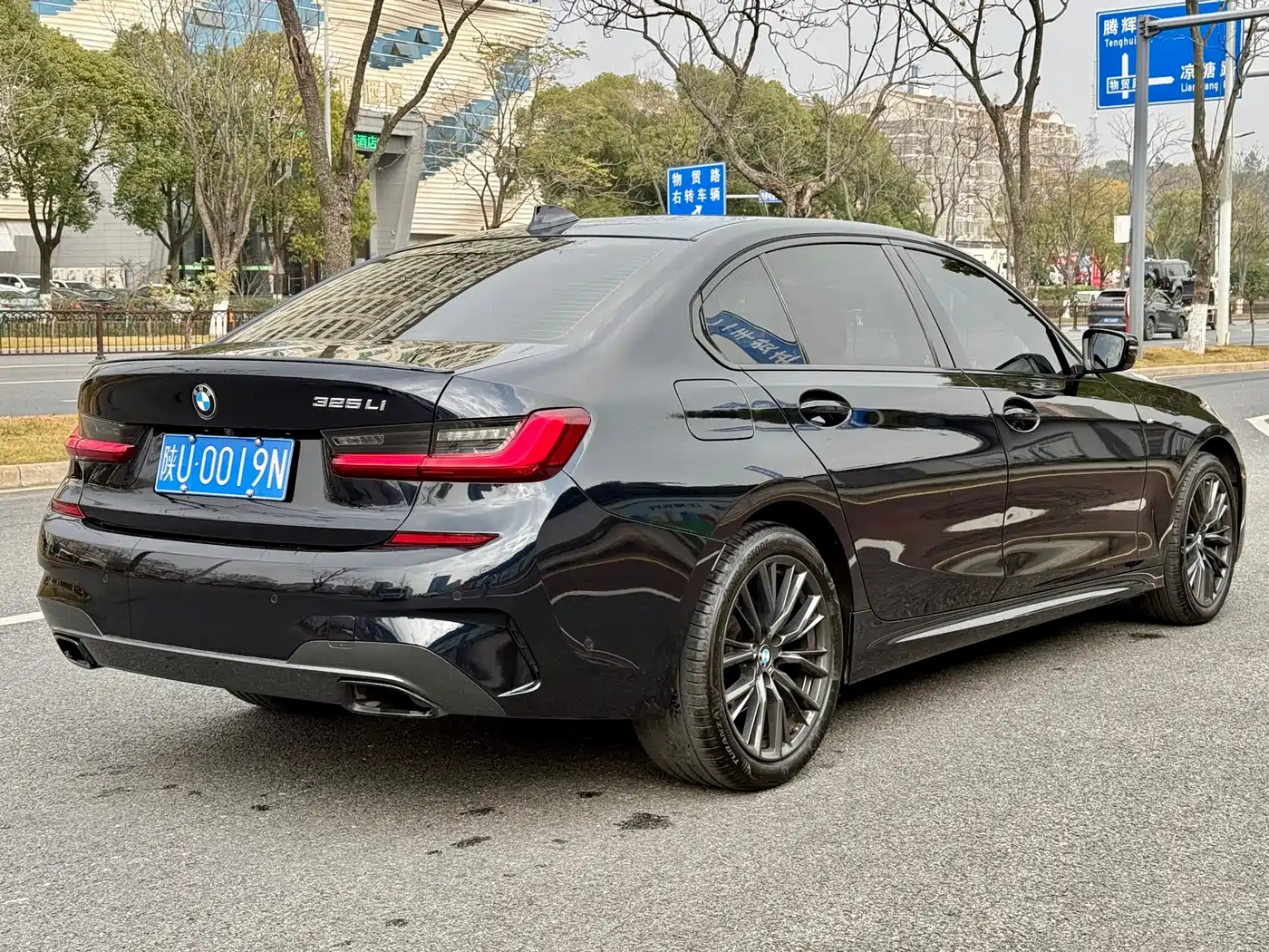 BMW 3 Series 2022 325Li M Sport Shadow Edition фото 8