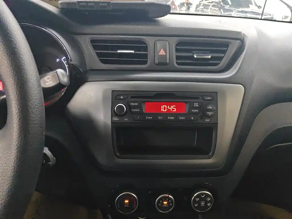 Kia K2 2015 Sedan 1.4L MT GLS фото 5
