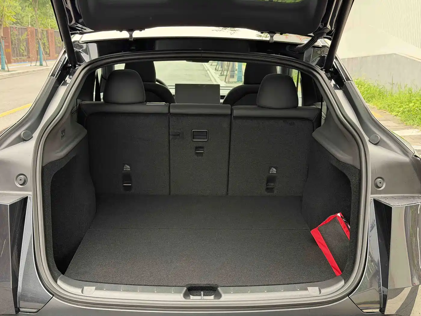 Photo 7 - Tesla Model Y