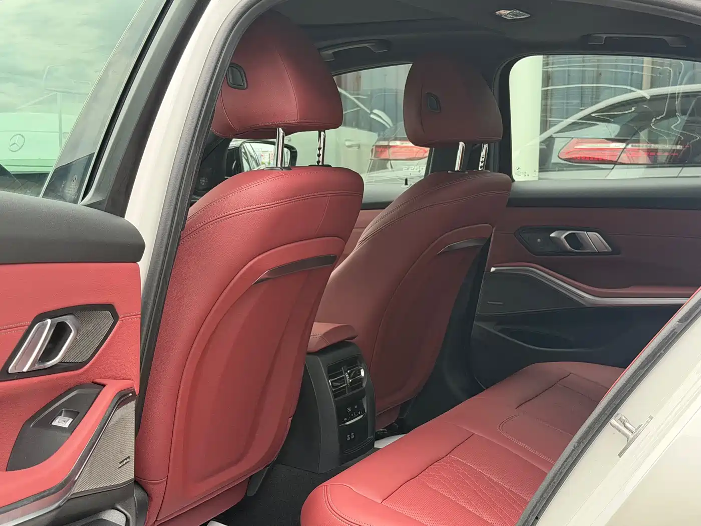 BMW 3 Series 2024 325i M Sport Shadowline Package фото 5