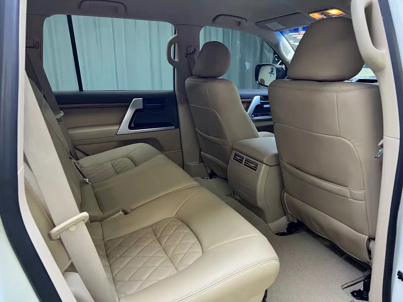 Toyota Land Cruiser (Import) 2015 4.0L V6 Middle East Low Configuration Edition фото 16