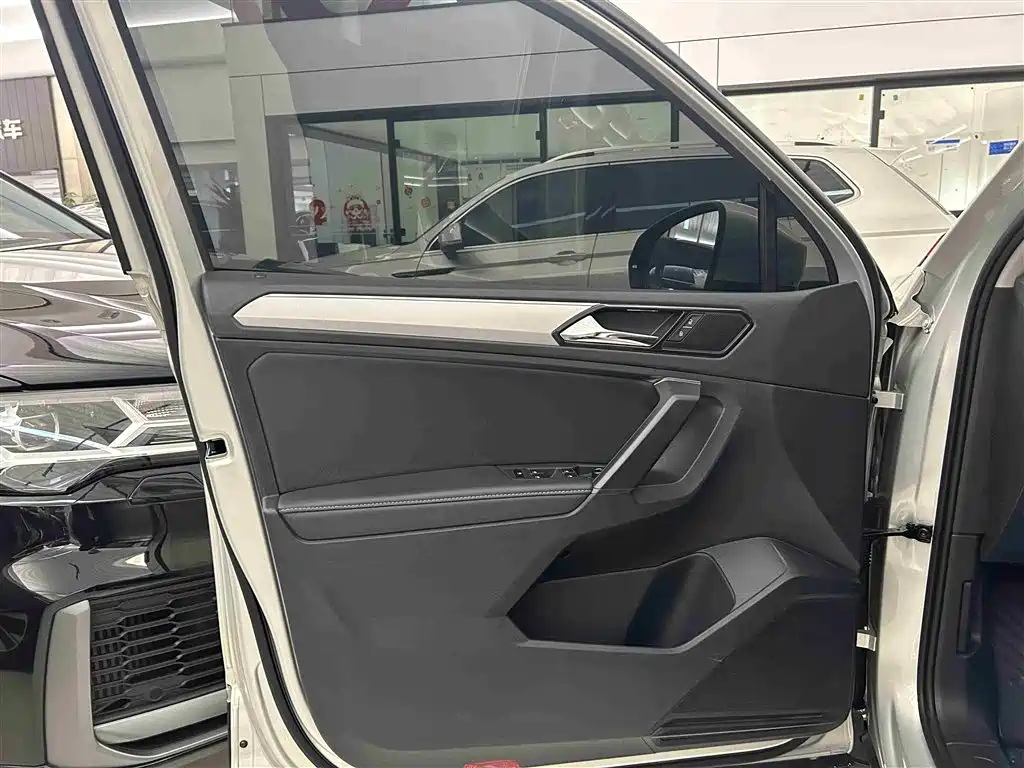 Volkswagen Tiguan L 2019 330TSI Auto 2WD Panorama Comfort Edition China V фото 5