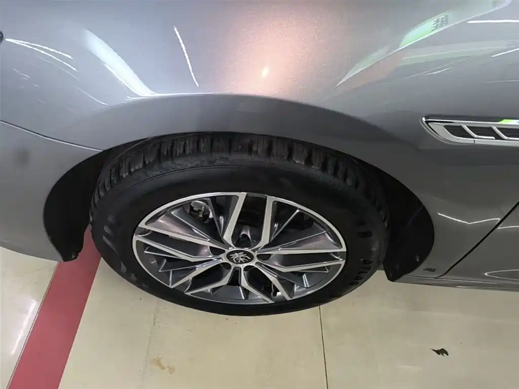 BYD Qin PLUS 2024 Glory Edition DM-i 120KM Leading фото 23