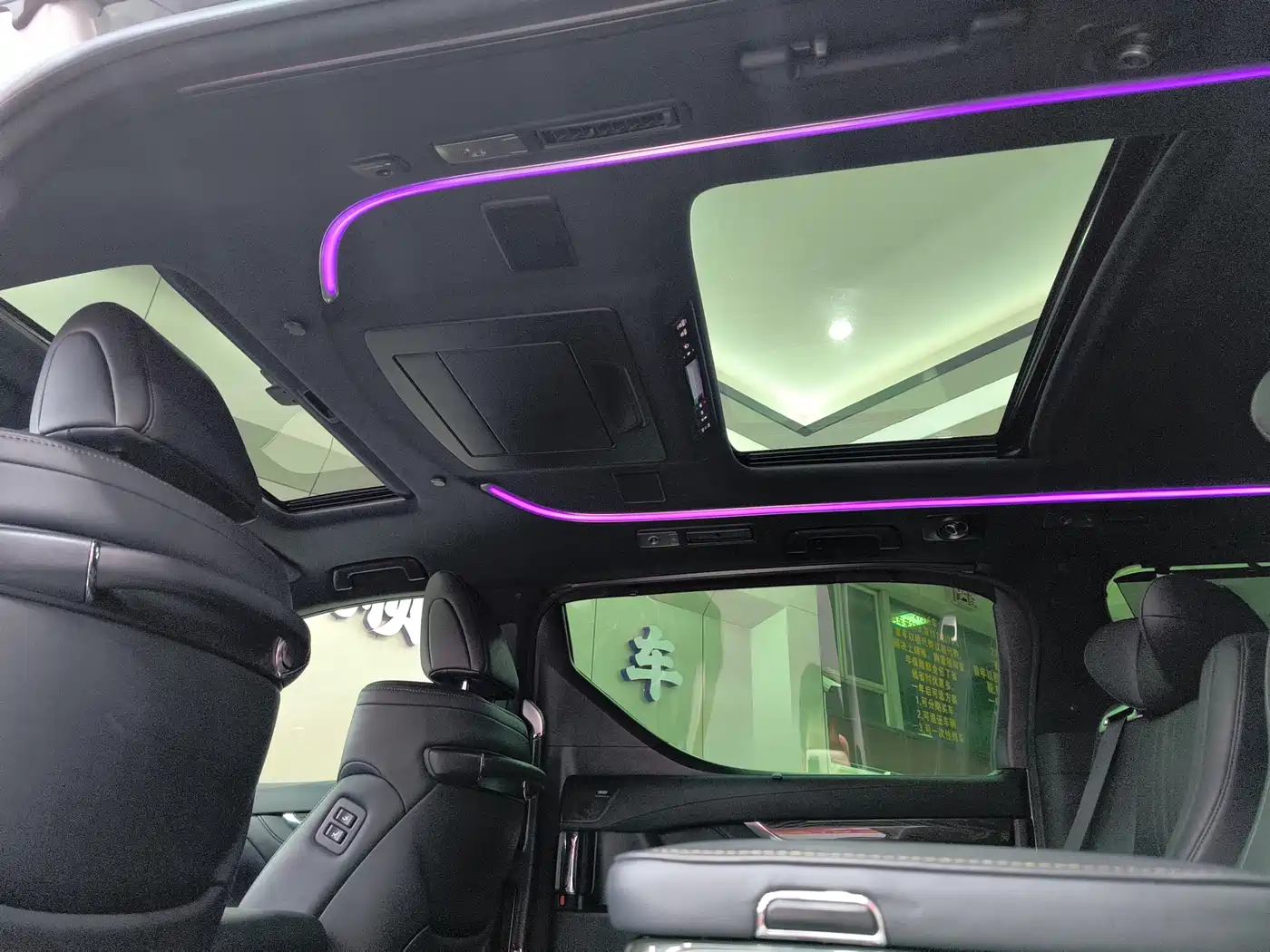 Lexus LM 2020 300h Seven-Seater Elegance Edition фото 29