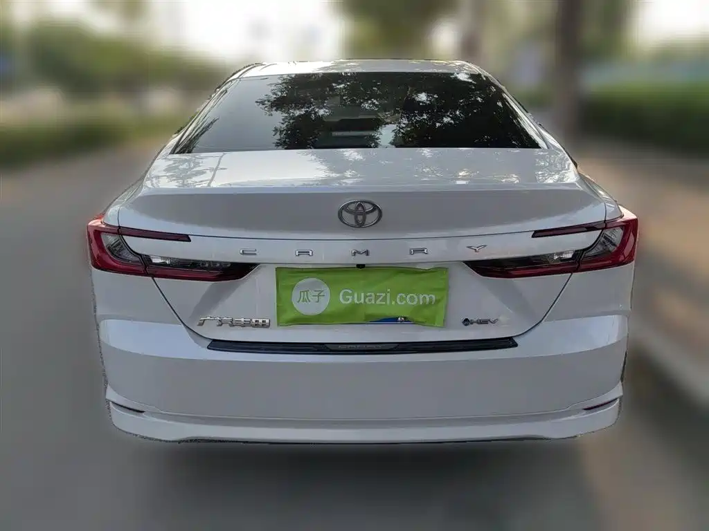 Toyota Camry 2024 Hybrid 2.0HE Elite Edition фото 28