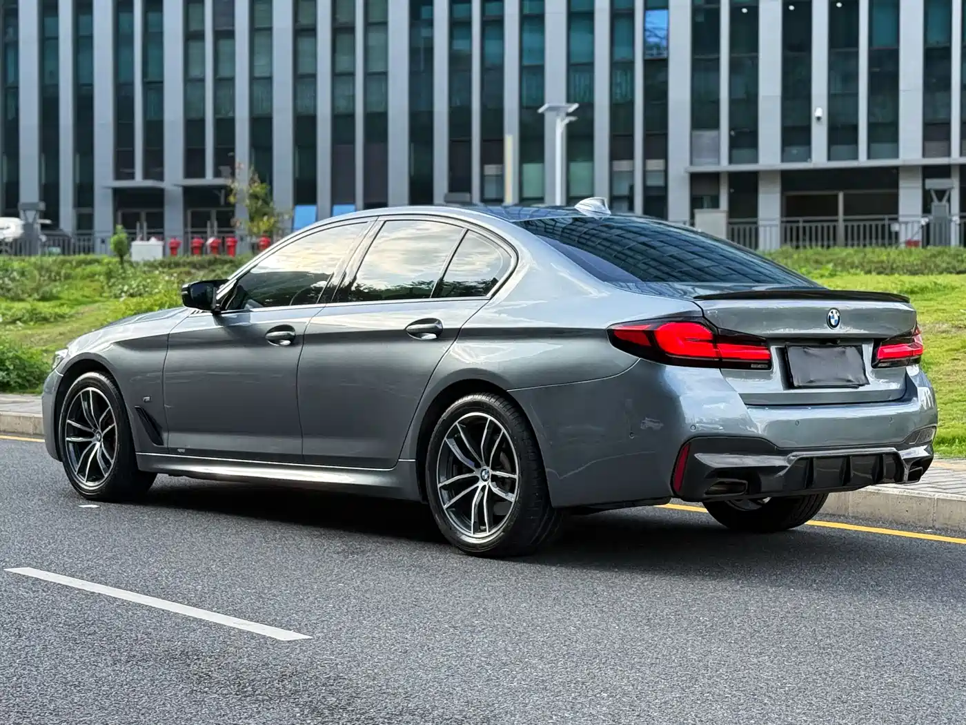 BMW 5 Series (Import) 2021 525i M Sport Package фото 7