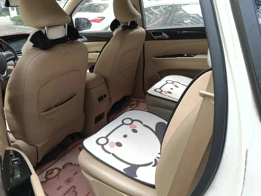 Photo 11 - Baojun 730