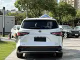 Фото 3 - Toyota Granvia