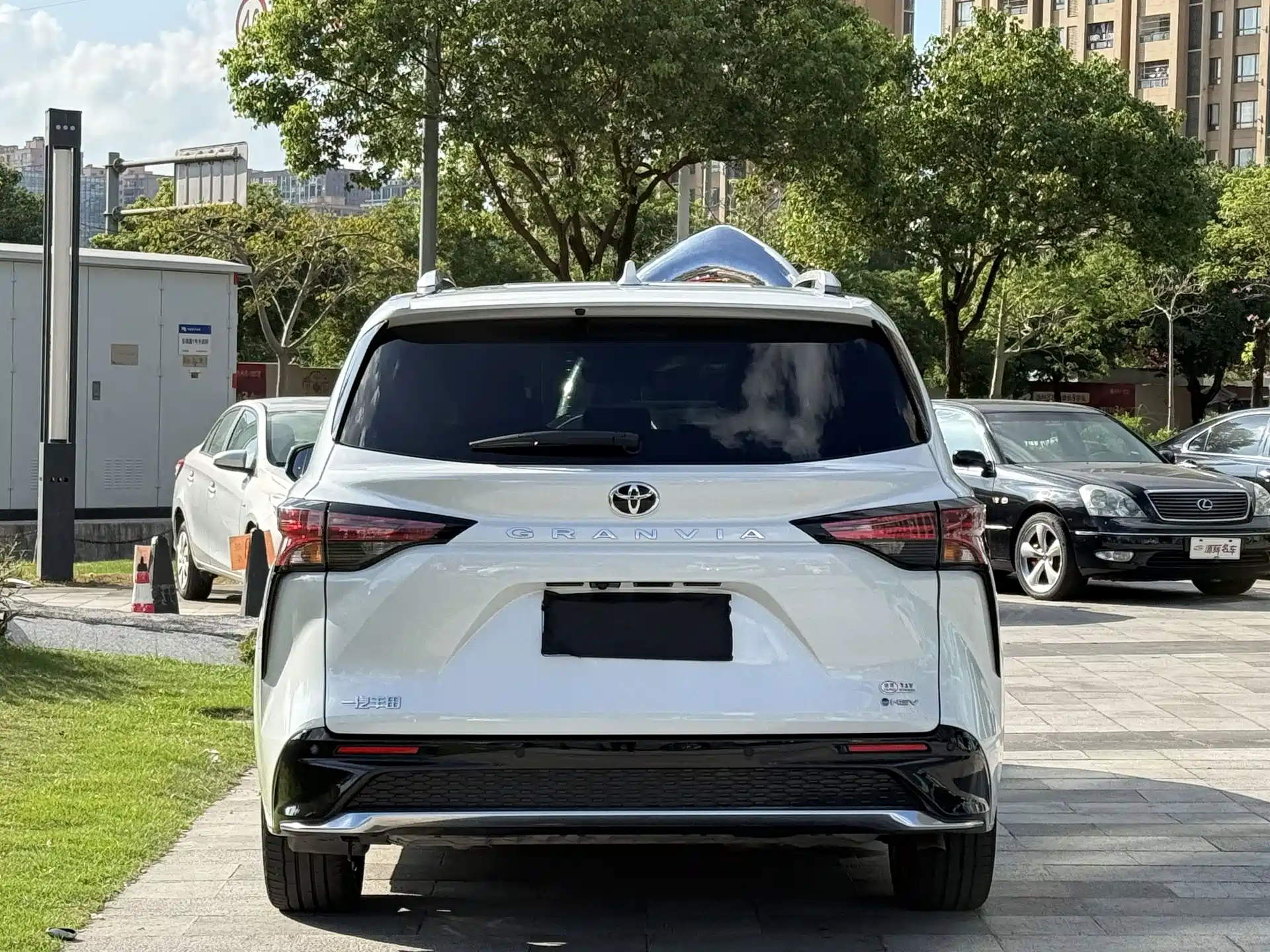 Фото 3 - Toyota Granvia