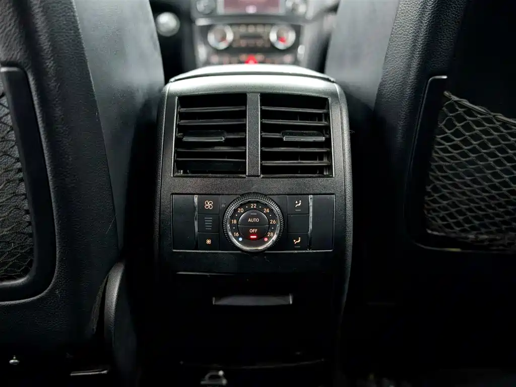 Mercedes-Benz M-Class AMG 2011 AMG ML 63 фото 16