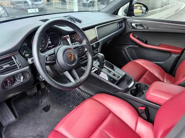 Porsche Macan 2023 Macan 2.0T — фото 5