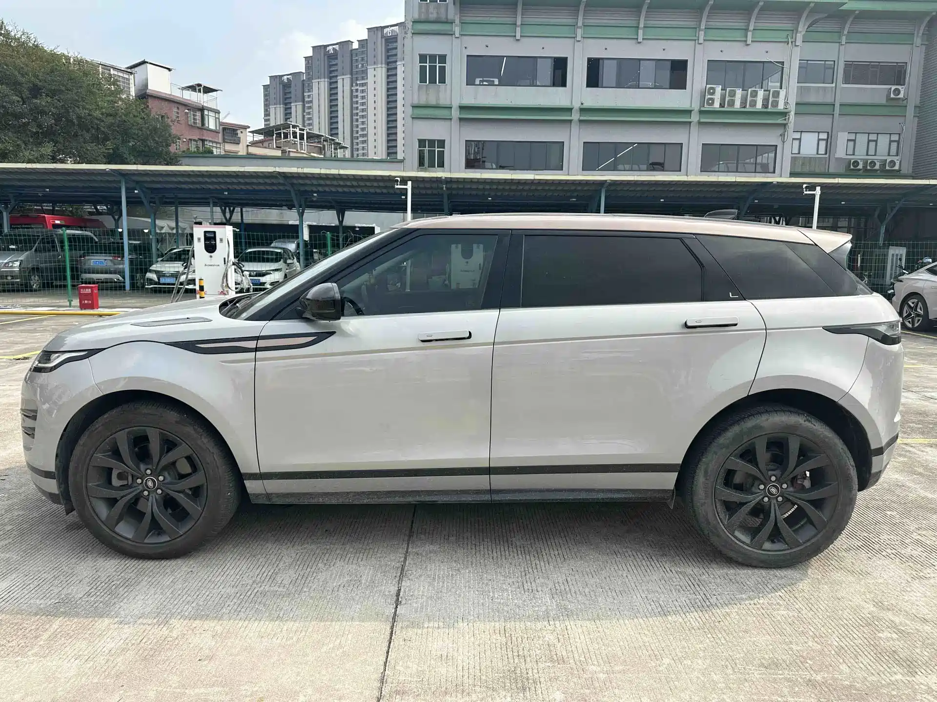 Photo 13 - Land Rover Range Rover Evoque