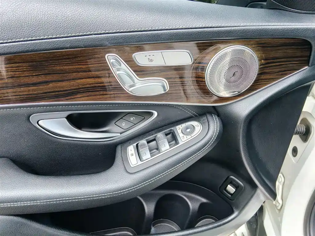 Mercedes-Benz GLC 2018 Facelift GLC 260 4MATIC Luxury фото 10