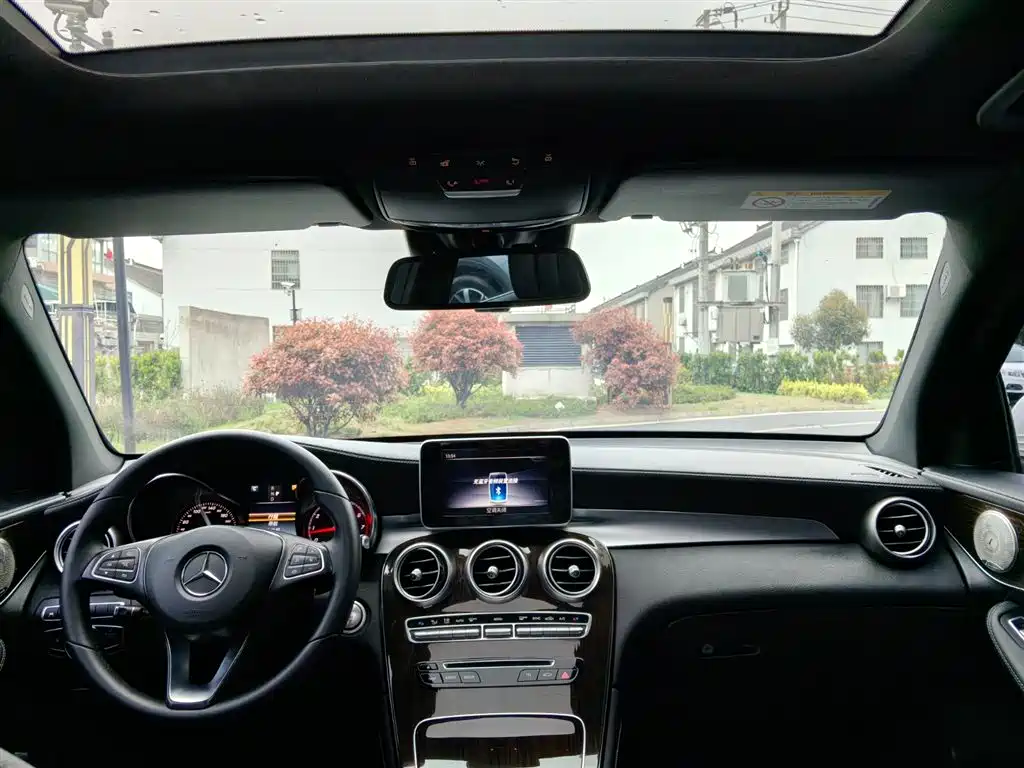 Mercedes-Benz GLC 2018 Facelift GLC 260 4MATIC Luxury фото 16