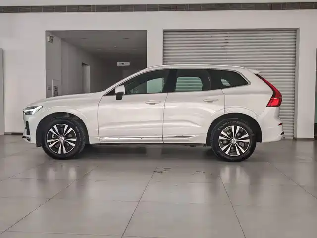 Volvo XC60 2025 B5 AWD Smart Luxury Edition — фото 5