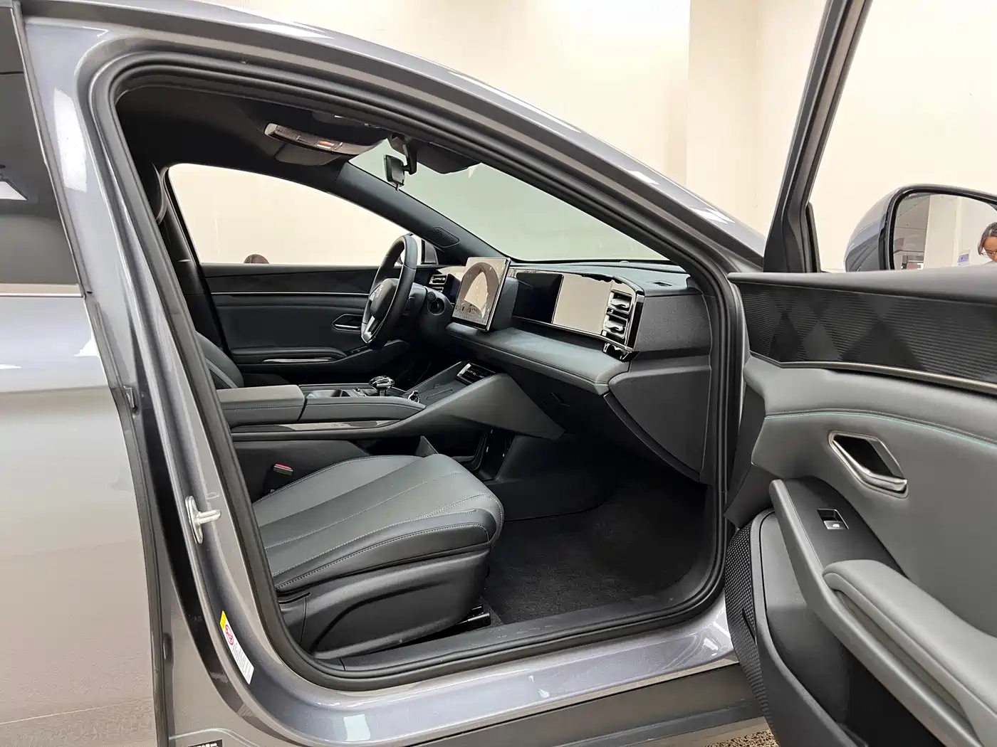 BYD Qin L 2024 DM-i 80KM Leading Edition фото 25