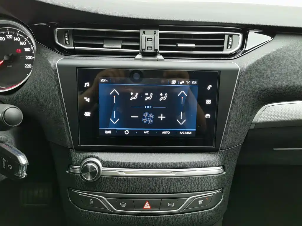صورة 12 - Peugeot 408