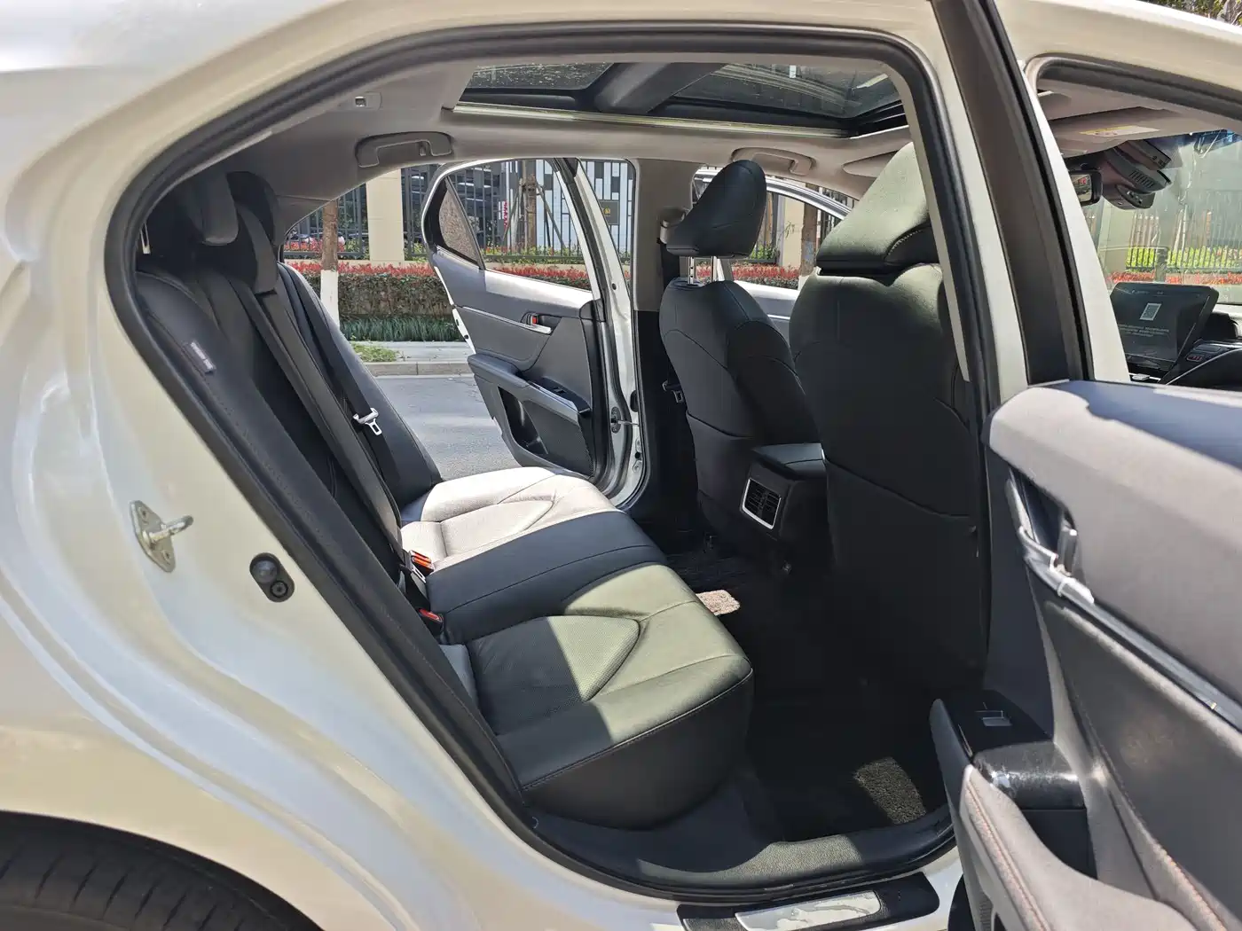Toyota Camry 2021 2.5G Luxury Edition фото 18