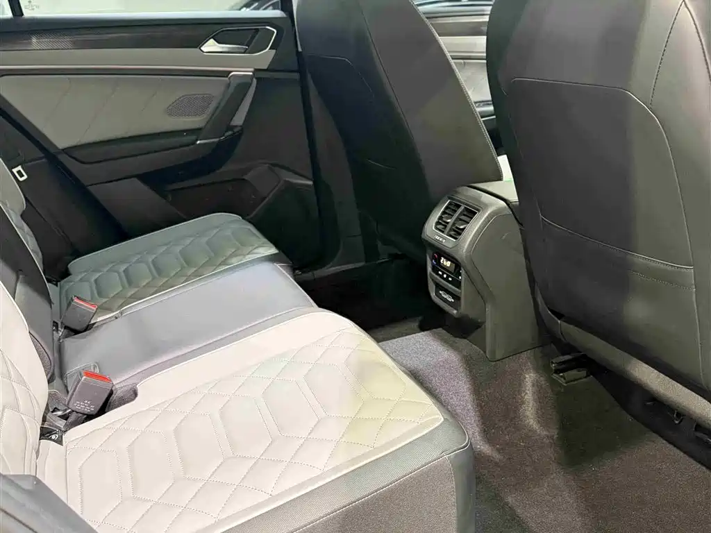 Volkswagen Tayron 2023 280TSI 2WD Luxury Plus Advanced Edition фото 11