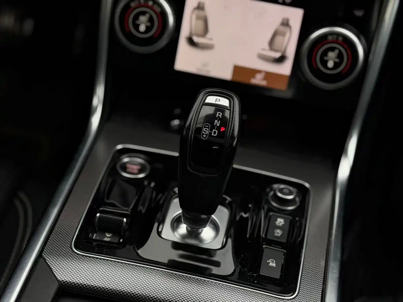 Photo 11 - Jaguar XEL