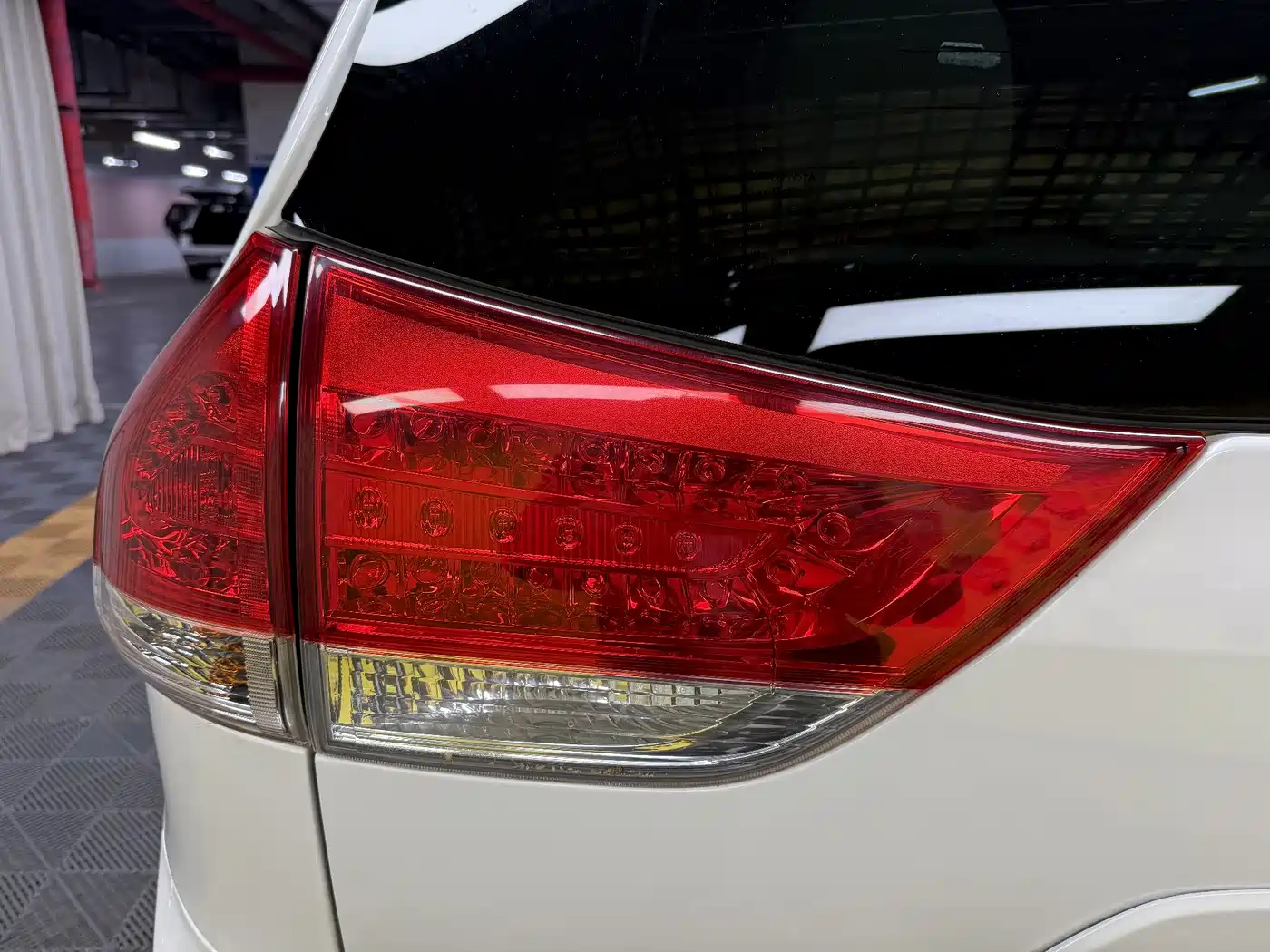 Toyota Sienna 2015 3.5L 2WD LE фото 8