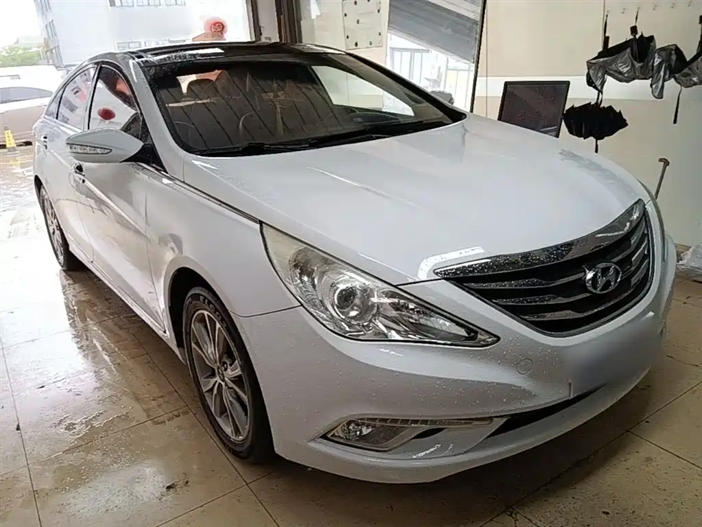 Hyundai Sonata 2014 2.0L Automatic Luxury фото 4