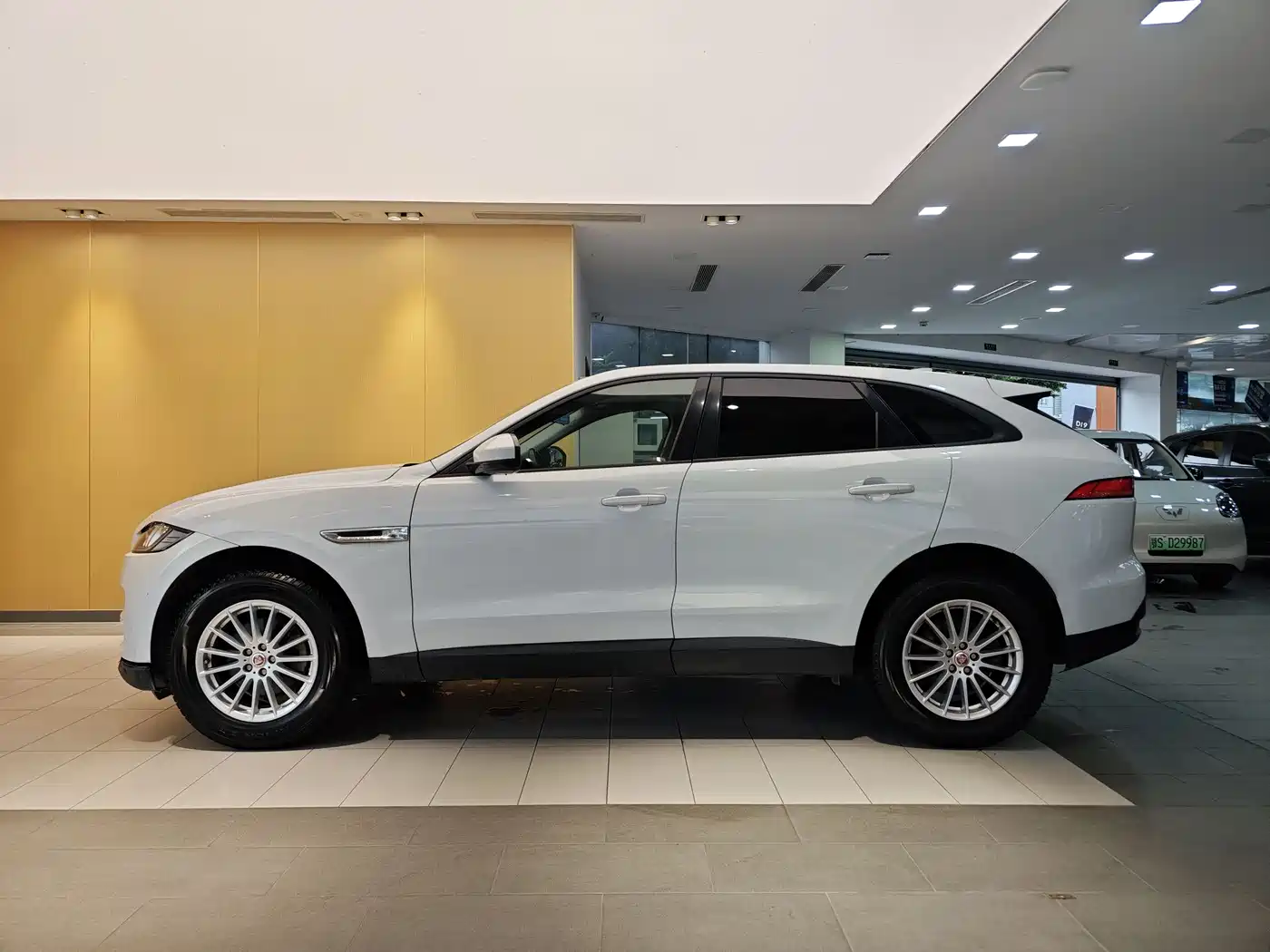 Jaguar F-PACE 2018 2018 2.0T 4WD Urban Premium Edition