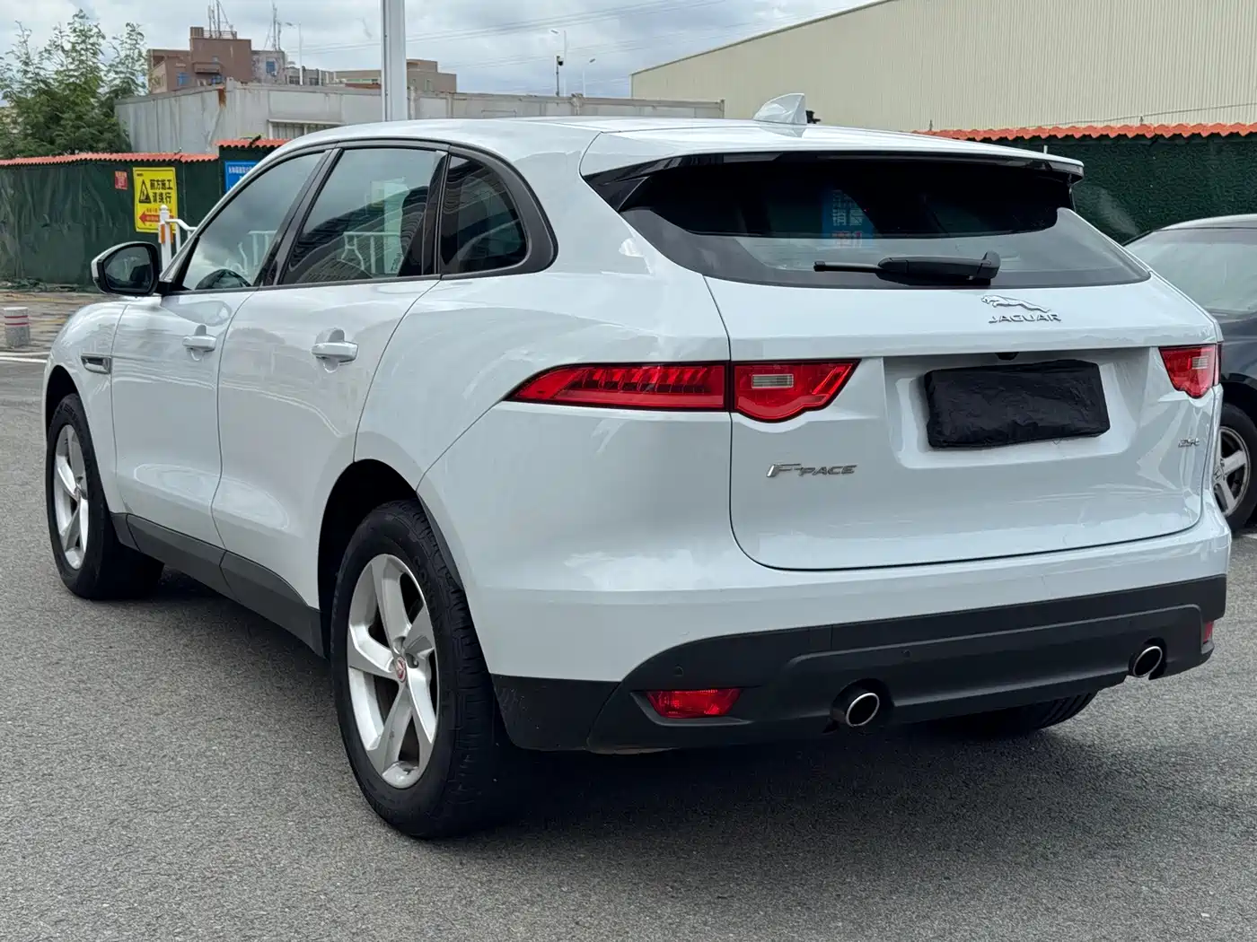 Jaguar F-PACE 2016 2016 2.0T FWD Urban Premium Edition