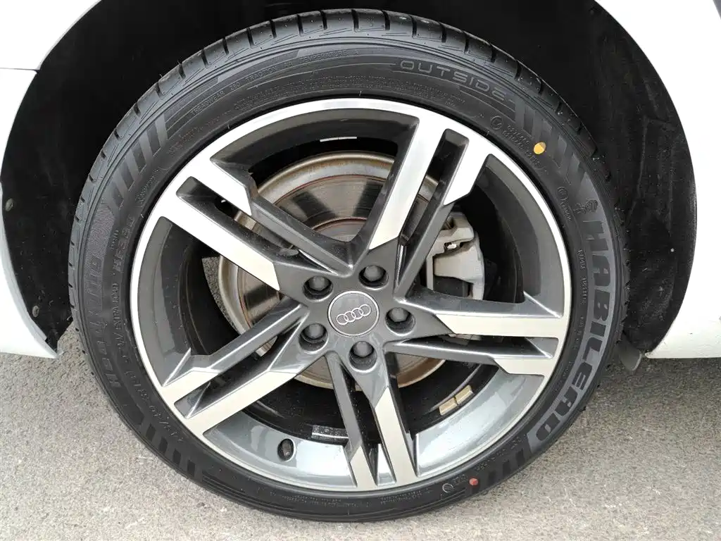 Audi A4L 2020 40 TFSI Luxury Dynamic фото 18