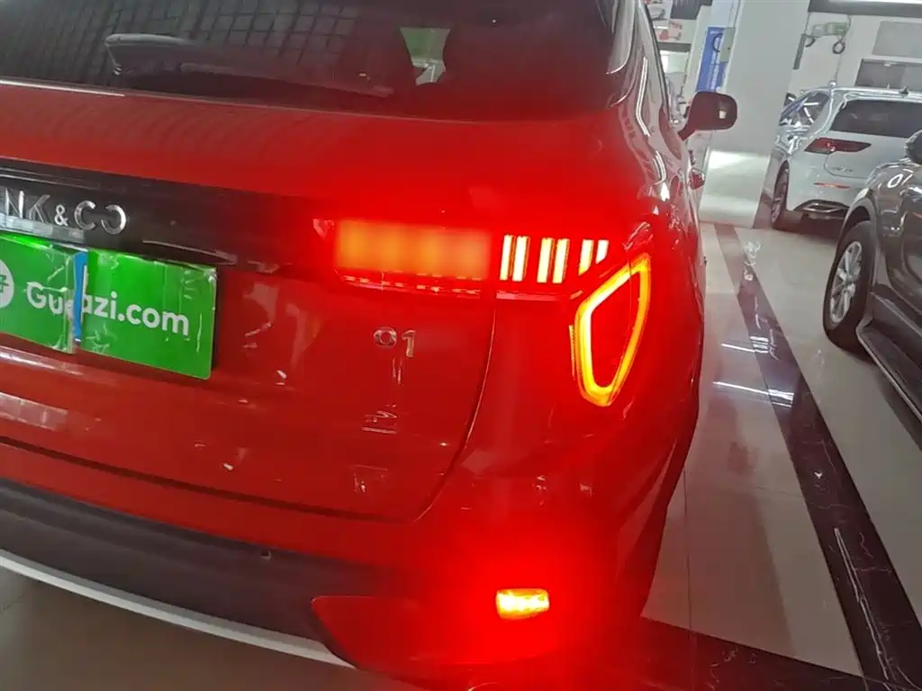 Lynk & Co 01 2019 2.0T AWD Pro Edition China V фото 8