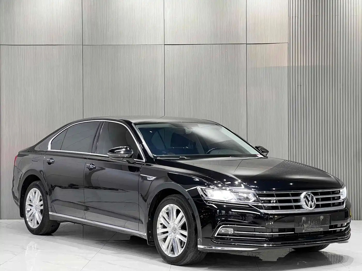 Volkswagen Phideon 2018 Facelift 380TSI FWD Business фото 3