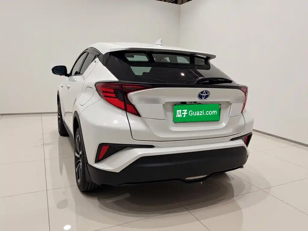 Фото 5 - Toyota C-HR