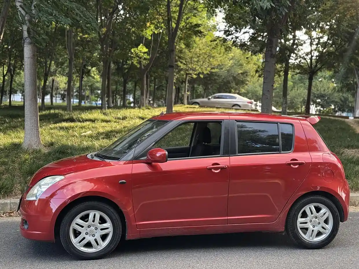 Photo 2 - Suzuki Swift