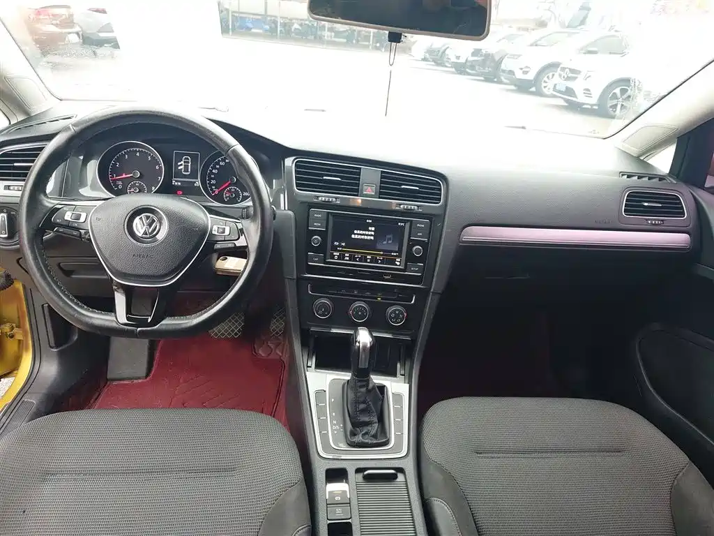 Volkswagen Golf 2018 1.6L Automatic Comfort фото 10
