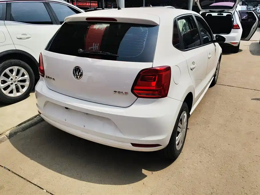 Volkswagen Polo 2016 1.4L Automatic Trend фото 3