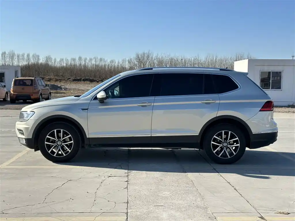 Volkswagen Tiguan L 2017 330TSI Automatic 2WD Luxury Edition фото 26