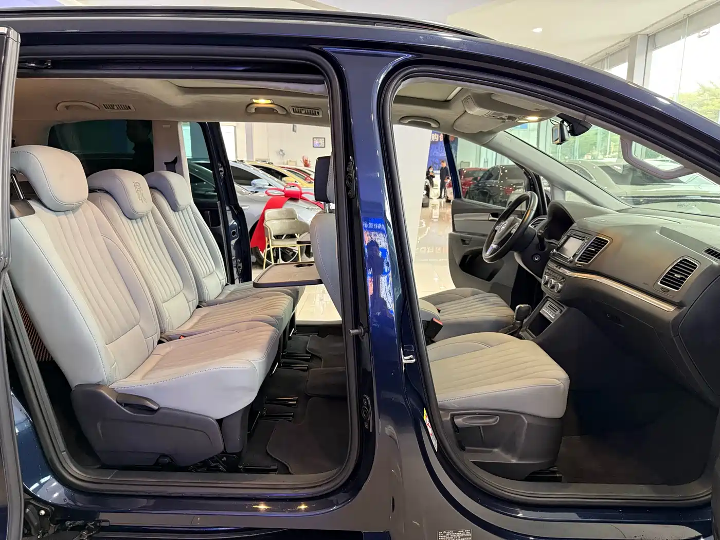 Volkswagen Sharan 2014 2.0TSI Standard фото 12