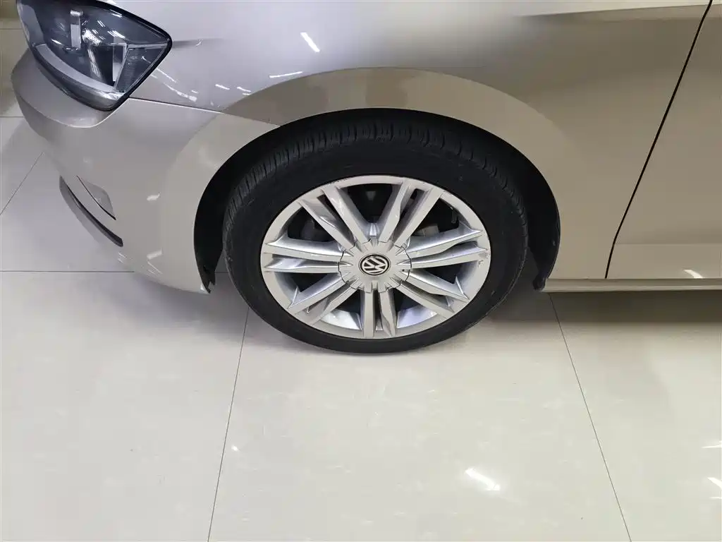 Volkswagen Golf Sportsvan 2016 230TSI Automatic Luxury фото 23