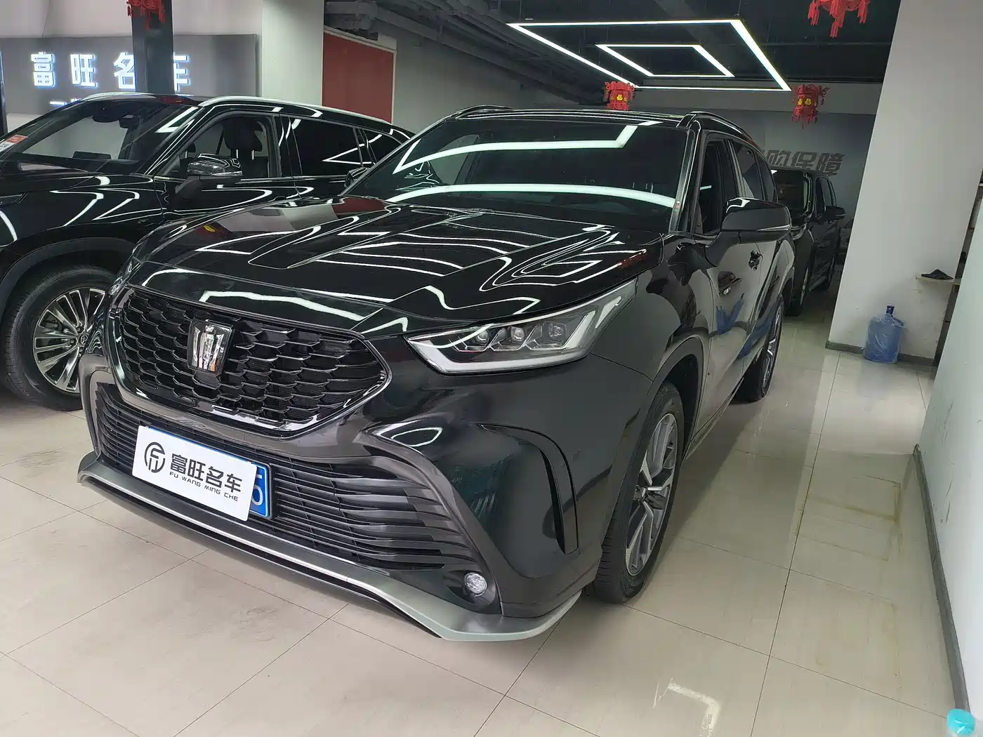 Toyota Crown Kluger 2024 2.5L HEV 4WD Luxury Edition