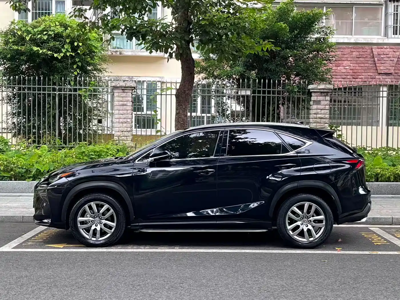 Lexus NX 2015 200t AWD F Sport фото 14