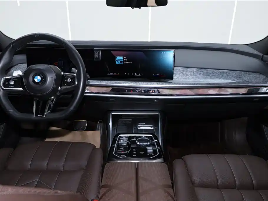 BMW 7 Series 2023 740Li Exclusive M Sport Package фото 14