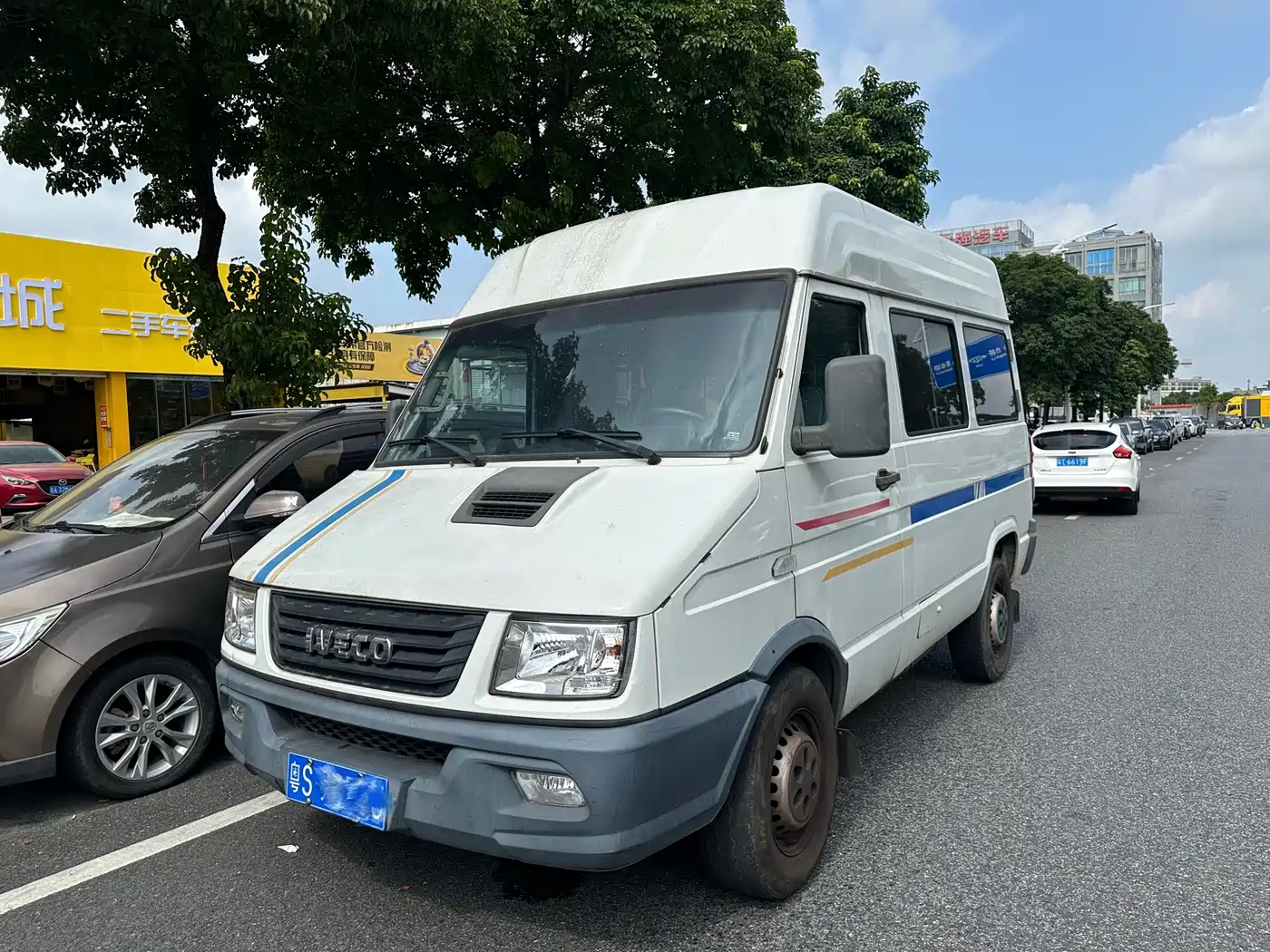Iveco Daily 2021 2021 2.5T A35 M1 Bus 5-9 Seats Short Wheelbase Medium Roof Single Tire Manual Door