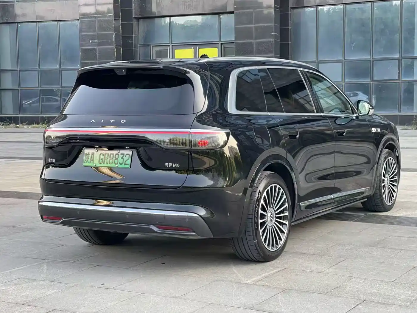 AITO Wenjie AITO M8 2025 Extended Range Ultra 53.4kWh 6-Seater фото 7