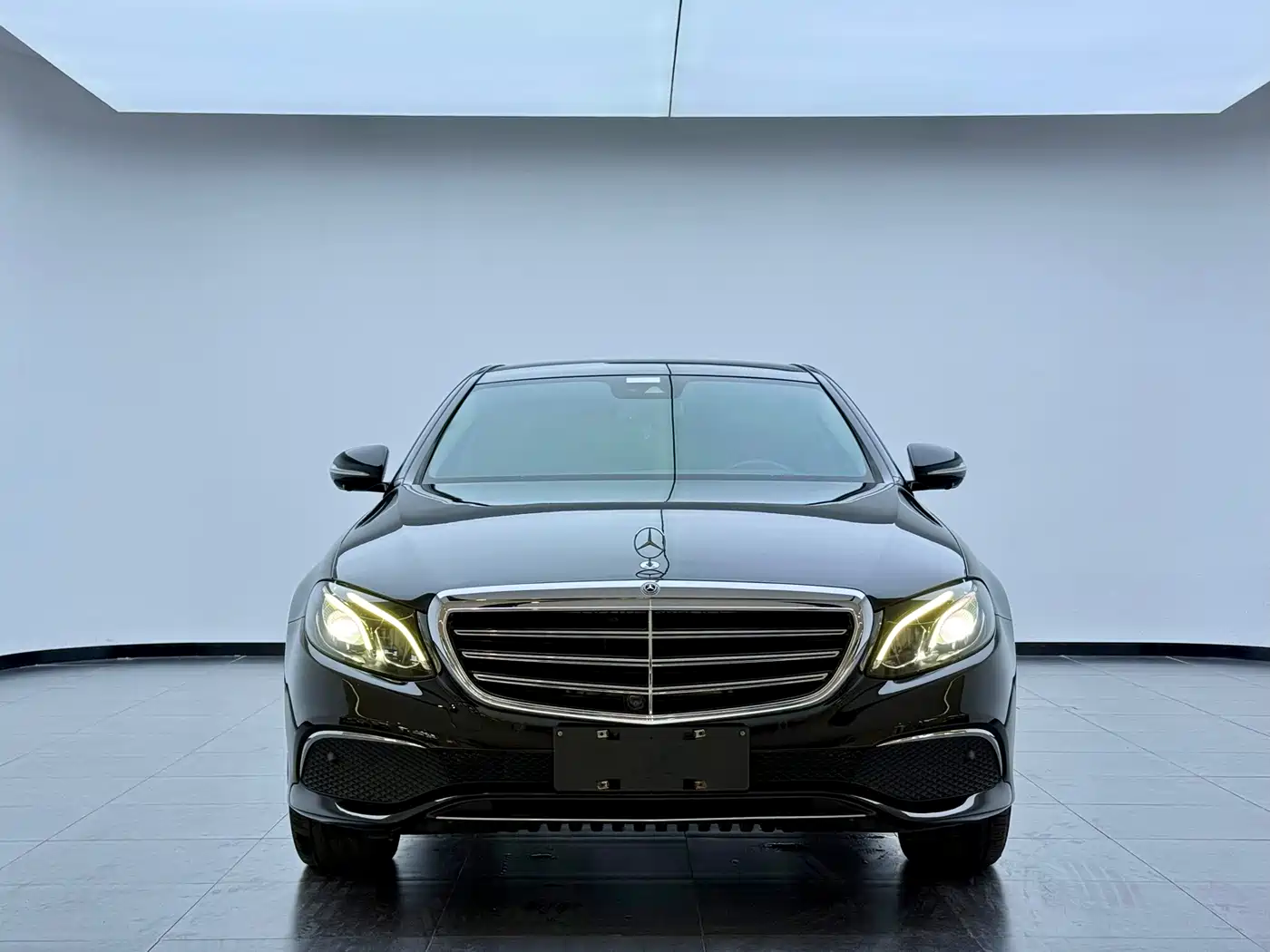 Mercedes-Benz E-Class 2017 E 300 L Luxury фото 2
